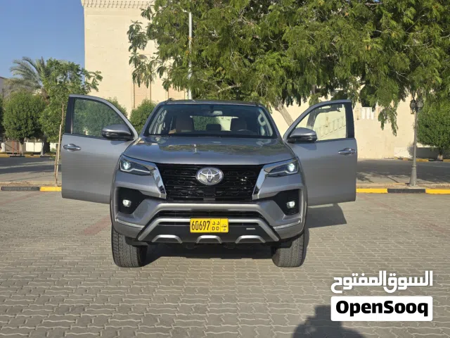 فورتشنر VXR أعلى مواصفات بدون حوادث ولاصبغ نهائيا سيرفس وكاله شبه زيرو المالك الاول بدون خدوش