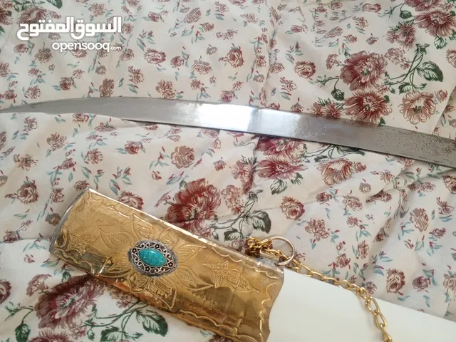 سيفين للبيع وكاله ماشالله عنهم يوجد معاينه ثقال واحد ذهبي وجلد والثاني سلفر شغل يدوي وارد الخليج
