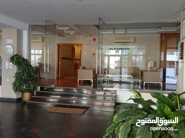 شقة للإيجار السنوي في امواج اطلالات بحرية