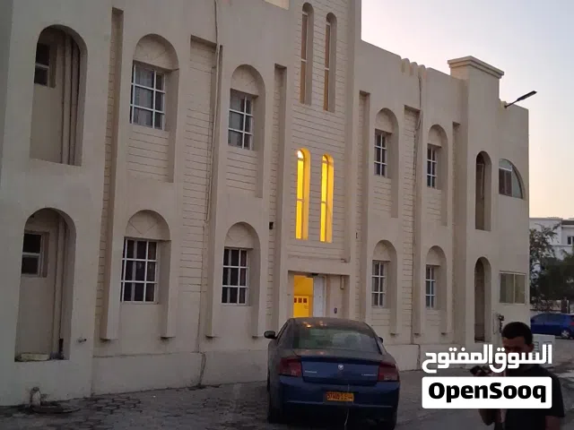 سكن مشترك فى السيب فى سوق السيب قريب من هايبر مكه