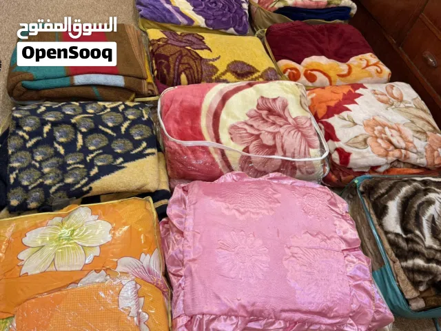 للبيع 9 بطانيات و 2 لحاف كلهم قياس نفرين