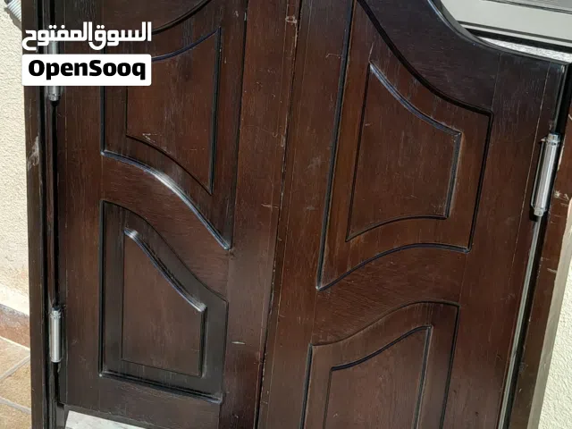 باب مطبخ الفراشة تفصيل عمان خشب سويد ثقيل فصلات ايطالي اصلي مقاسة متر في متر سبب البيع الرحيل