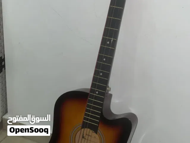 غيتار اكوستيك نظيف مقطوعله وتر بسعر مناسب