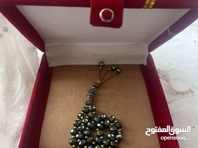 مسبحة من احجار كريمة (مستعمل يومين )