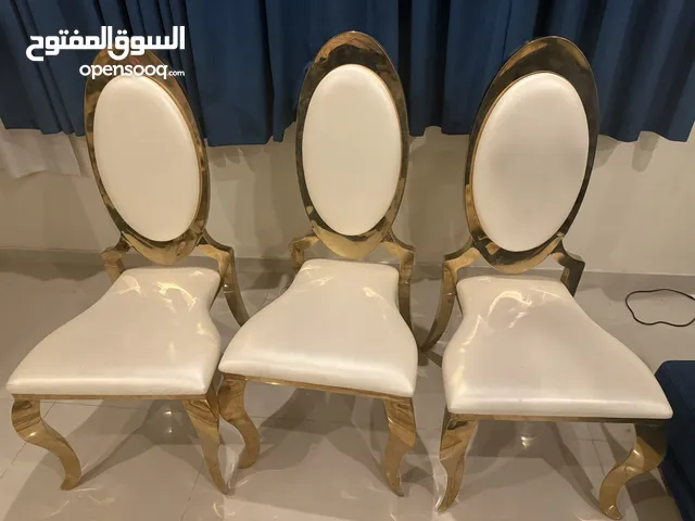 للبيع طاولة طعام من الرخام فخمة مع 7 كراسي شبه جديدة يوجد 1 كرسي مفكوك وقابل للإصلاح شاهد الفديو
