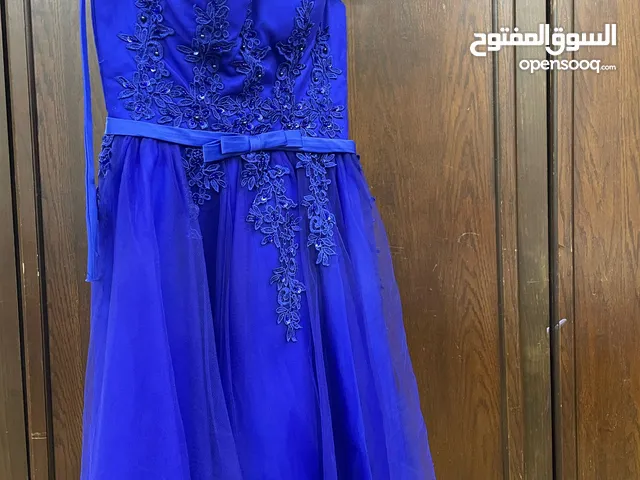 فساتين حفلات للبيع