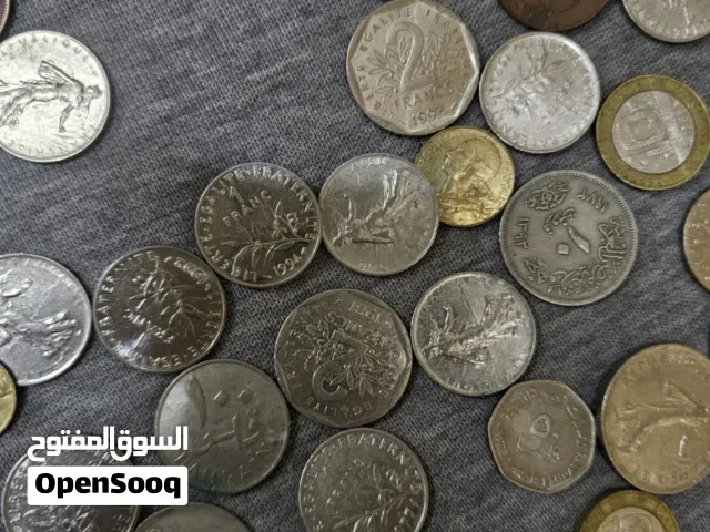 مجموعة عملات معدنية متنوعة فرنك فرنسي عملات عربية وأجنبية
