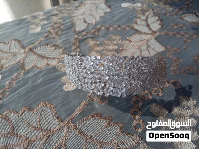 بدلة خطبه لونها نيود كتيير حلوه استخدام مره واحده استخدام شخصي معها اكسسوارشعر