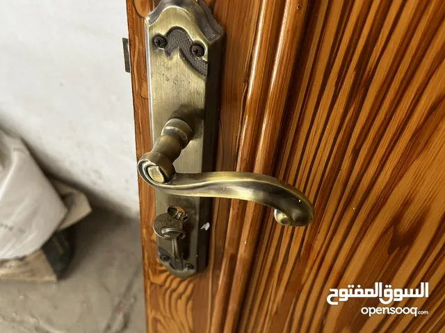 باب خشب مستعمل للبيع