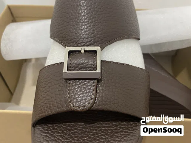 حذاء جديد من استيف مادين مريح جدا فوق الوصف حبه واحده مقاس 43 جديد لم يستخدم