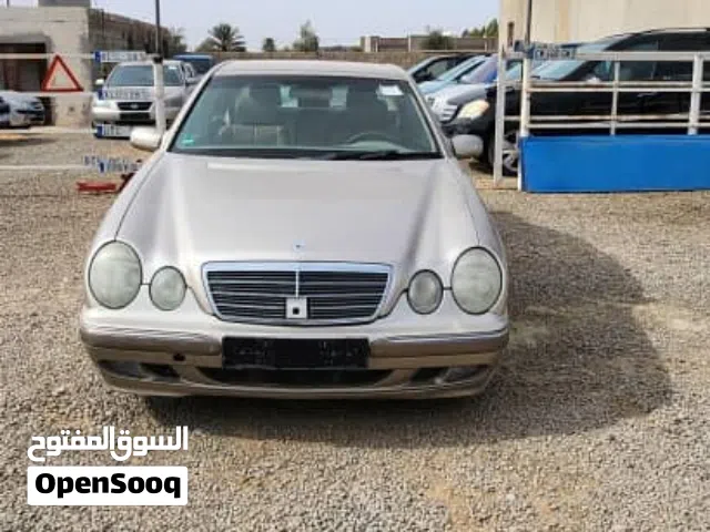 مورسيدس E200 2001