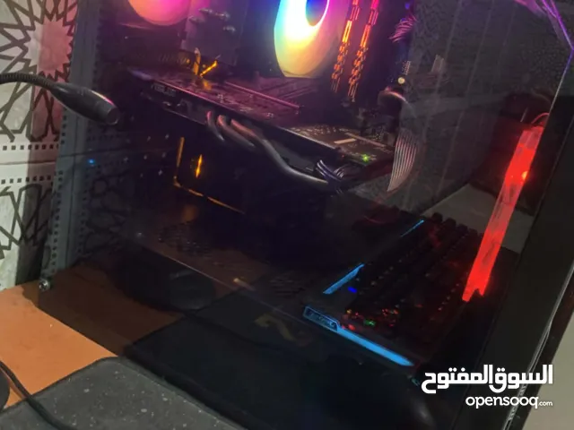 جهاز كمبيوتر جيمنج مع تصميم أنيق وكابل مانجمنت مرتب