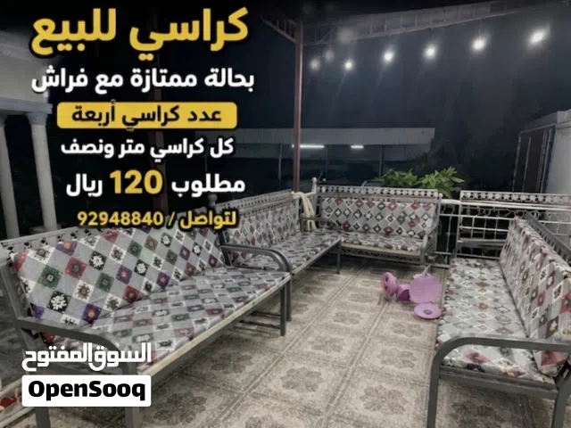 كراسي جديدة مستخدمة شي بسيط ومقاس كبير كل كراسي متر ونصف يتسع كل كراسي لثلاثة أشخاص