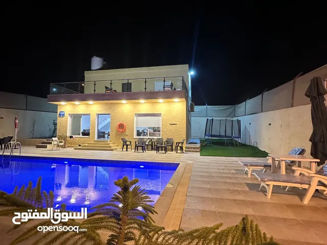 2 Bedrooms Chalet for Rent in Salt Al Maghareeb
