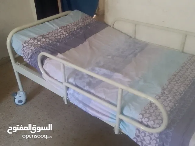 سرير طيبي مناول جديد مستعمل اسبوع للبيع مع فرشه طبيه