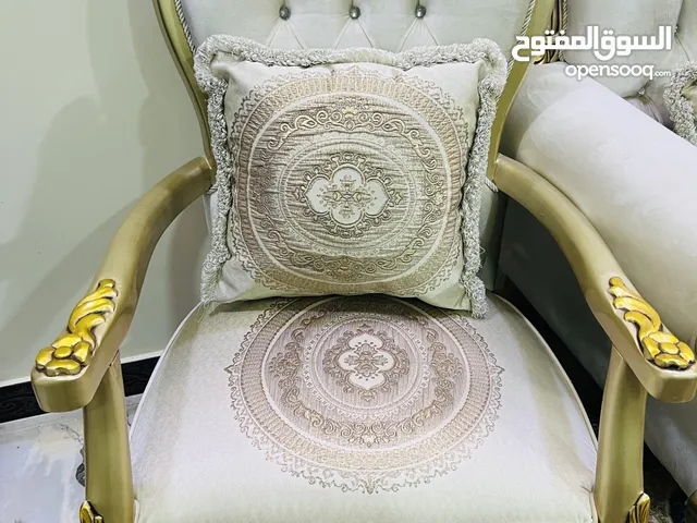 تخم ملكي كريمي للون مع سيت طبلات صغار