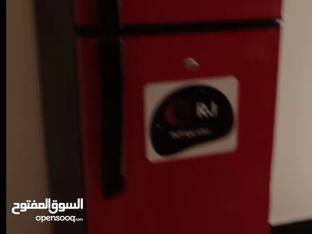 ثلاجة ال جي حمراء