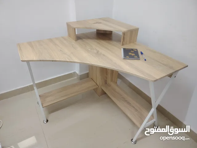 مكتب للكومبيوتر أو للدراسة
