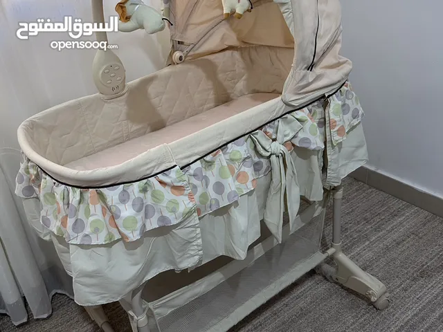 مهد مستعمل نظيف جداً للبيع