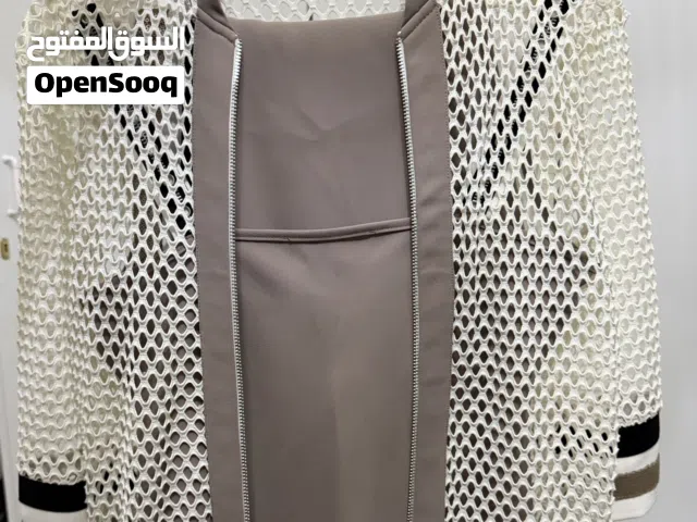 طقم اسود بيج واوف وايت مقاس ميديم