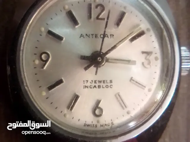 ساعة قيمة للبيع