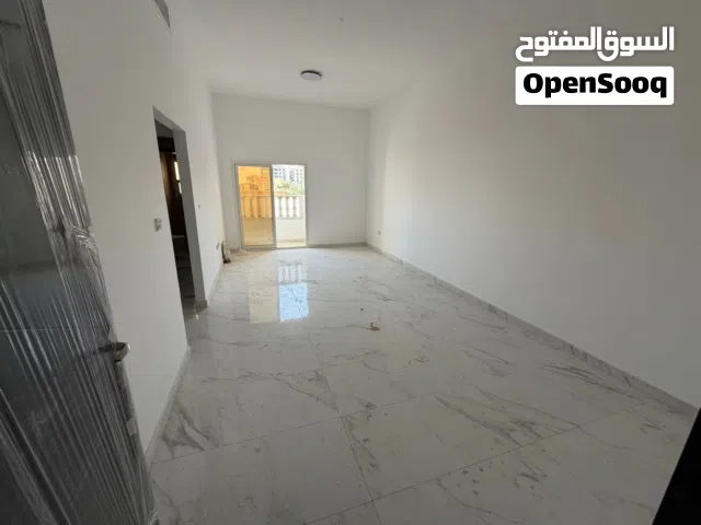 غرفه وصالة 2 حمام مع بلكونه اول ساكن  تكييف مركزي  صيانه فري المويهات 3 عجمان