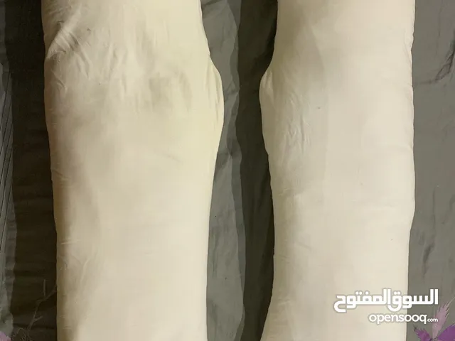 مخده حوامل جديده من كرز لنن فيها بقعه صفار