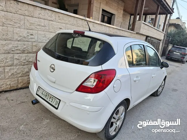 سيارة بشكل ممتاز