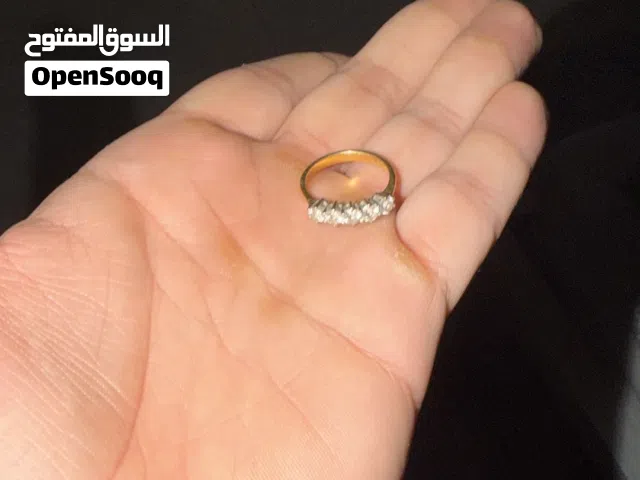 Gold diamond ring