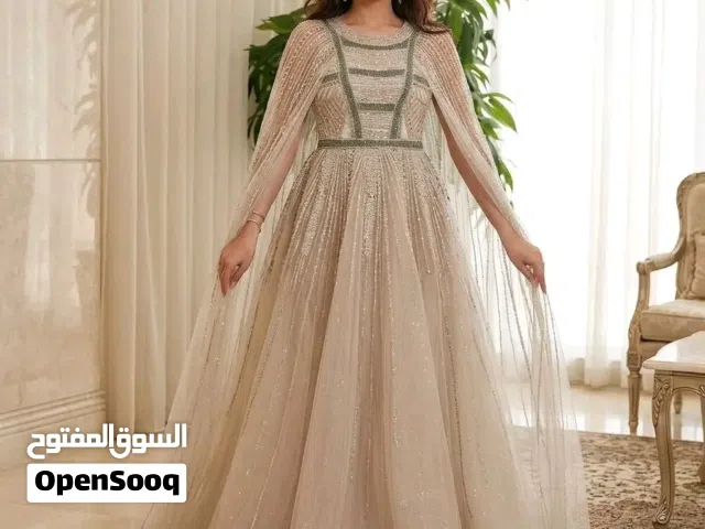 فستان سهرة فخم  بتصميم راااقي  تسليم فوري   لمعرفة السعر  التواصل على الخاص وسيتم الرد فوراً