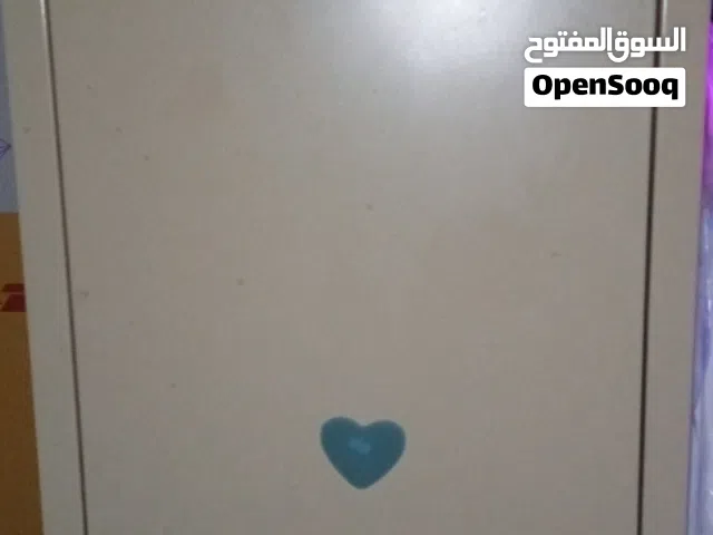 أغراض كاملة ونظيفة جداً  سرير، كبت، مرتبة، شاشة) بسعر ما يتصدق!"