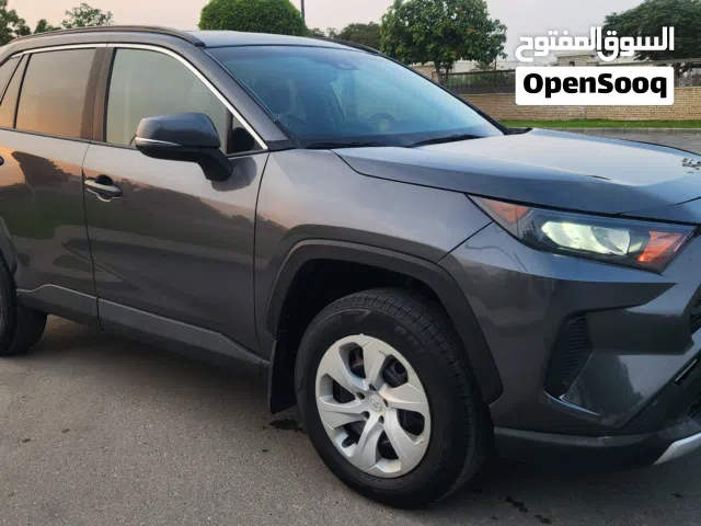 تويوتا راف فور دفع رباعي LE وارد أمريكي بحالة ممتازة .