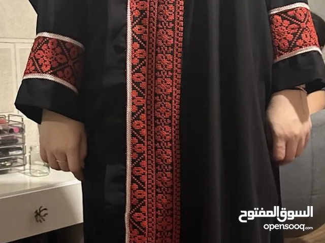 عباية بتطريز فلاحي و القماش كرب صالون سعودي