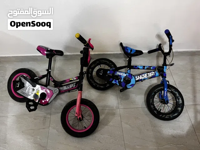 سيكل العدد اثنين للأطفال من العمر أربع سنين او اكثر الحالة جيدة سعر الاثنين 15 الواحدة 8 دنانير