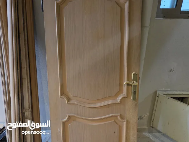 ثلاث ابواب خشب اووك