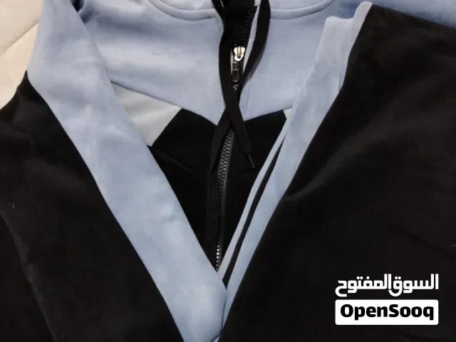 ملابس بحال الجديد للبيع