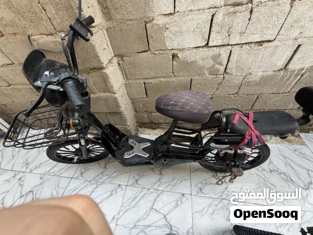 السلام عليكم دراجه شحن يراد الهة بس بطاريات للبيع او المراوس ب ps2بلي2شغال او ايفون 6
