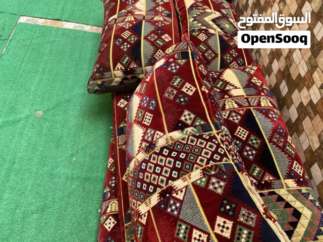 جلسة عربية ارضية عدد 4 قطع و 6 مخدات و 3 مراكي