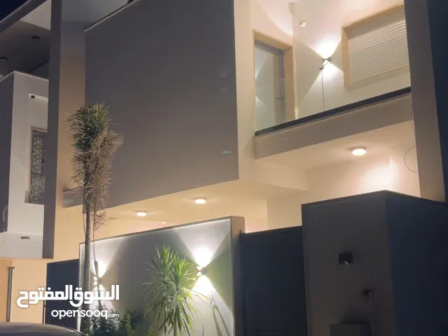 فيلا بني حديث 2025 طريق الشوك مقسم جديد يطل على طريق الرئيسي طول