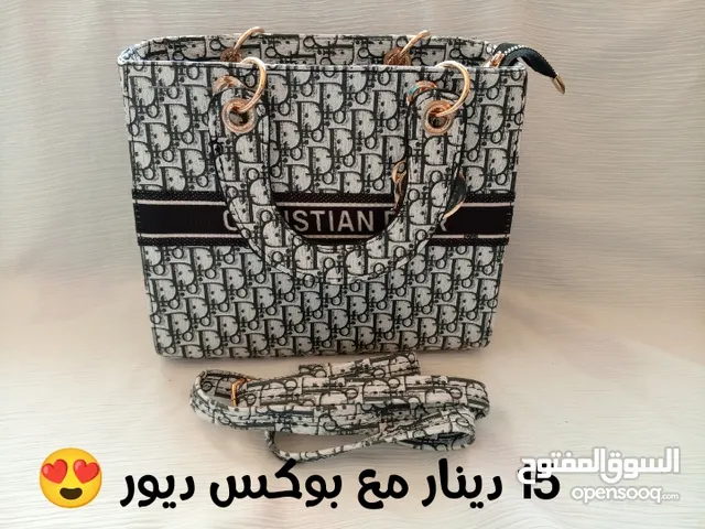 شنطة ديور مختومة ومعها بوكسها اخر حبة وعليها عرض بس 15 دينار