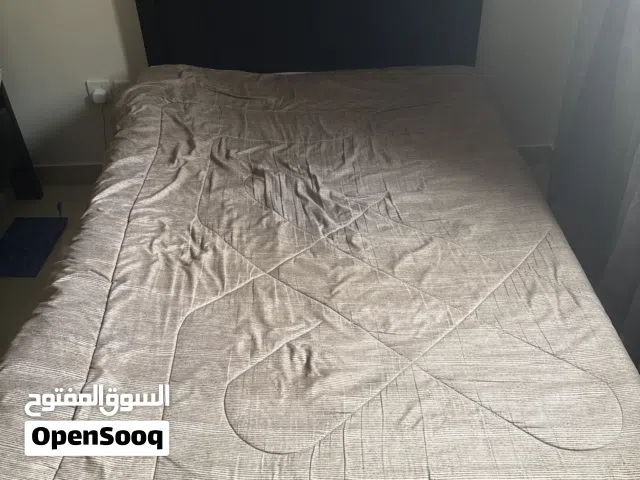 سرير فخم با لون اسود مطفي