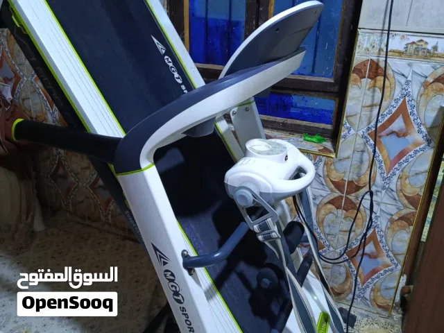 جهاز جري مستخدم نضيف  وبيه مجال يتحمل وزن 150كيلو