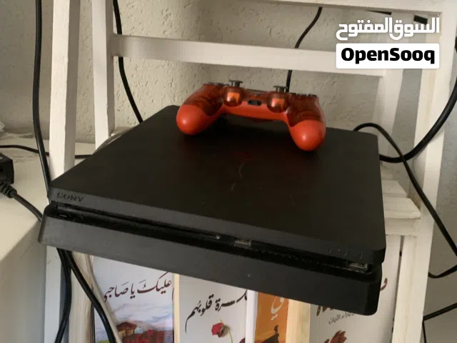 بلايستيشن 4 مستعملة 4 شهور مع الربع أياد