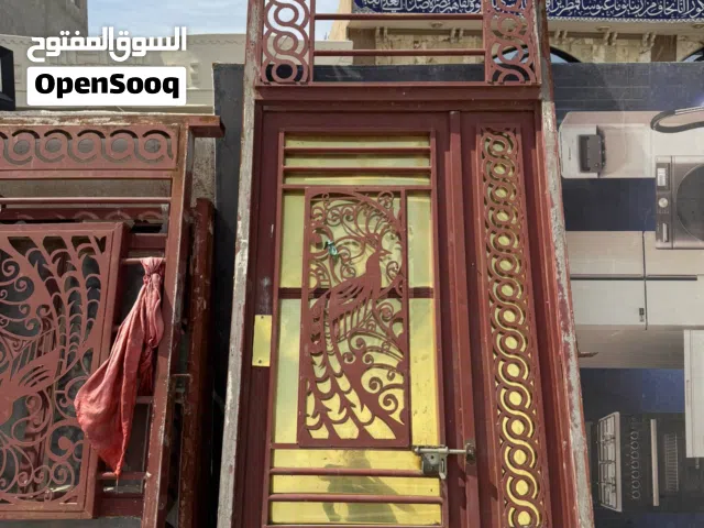 شبابيك وباب حديد