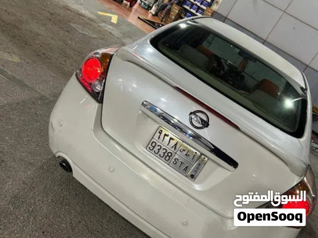 2008 نيسان التيما Standard