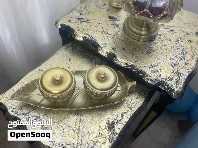 طاولة وسط مع سيرفيس