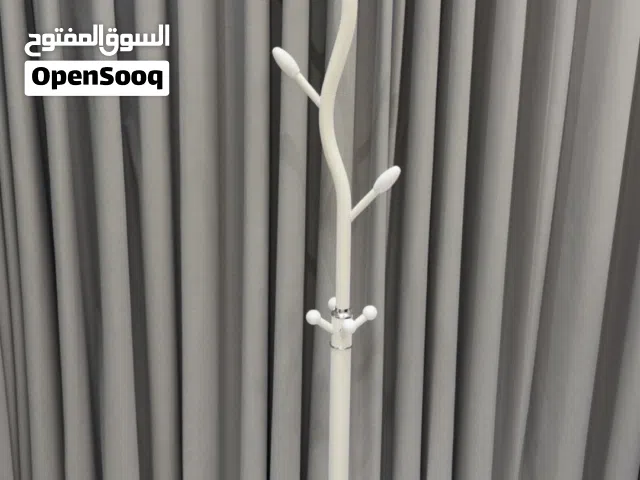 للبيع علاقه ملابس شكلها انيق جدا تناسب جميع انواع الغرف و المجالس