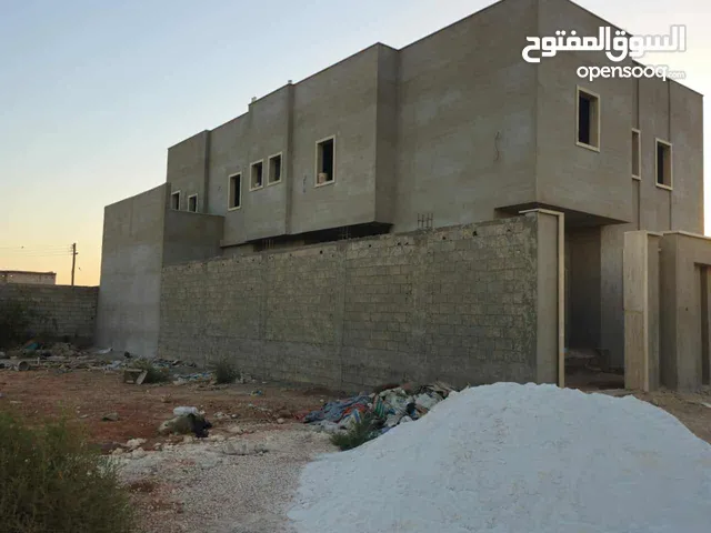 فيلا على طابقين دور ارضي و شقتين خلف شارع الوادي قاريونس أرض الديهوم قريب من القطران نقبل صك و كاش