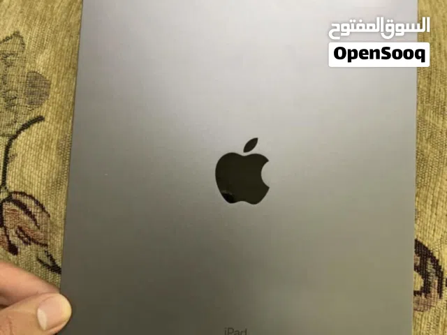 آيباد إير 4 مستعمل بحالة ممتازة 10.9 إنش سعة 64 جيجابايت مع شاحن