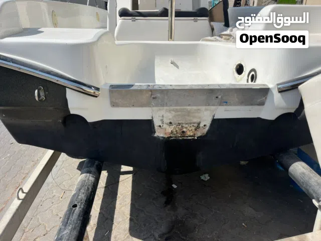 قارب للبيع بدون محرك